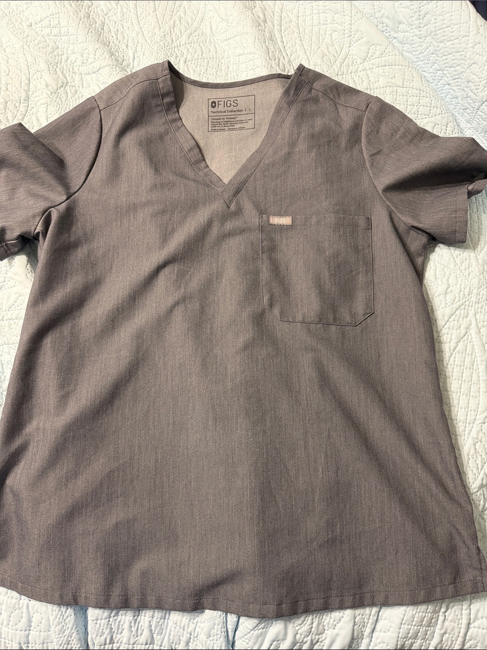 Figs Women's V-Neck Short Sleeve Top in Charcoal